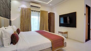 Standard Double Room, Balcony | Blackout drapes, WiFi (free)