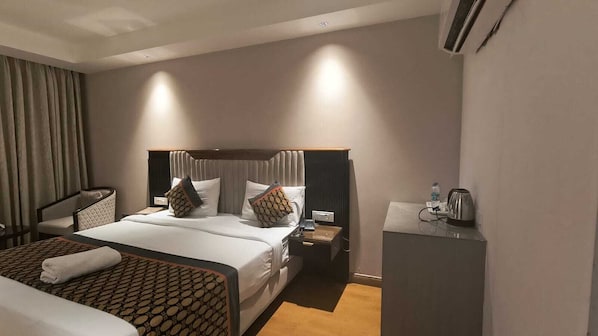 Deluxe Double or Twin Room | Desk, laptop workspace, blackout curtains, soundproofing - Arch by PKH - Delhi IGI Airport (New Delhi)