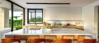 Casa Carina by Luxe Haus™ - Butlered Villa, Staff, Pool, Golf Carts