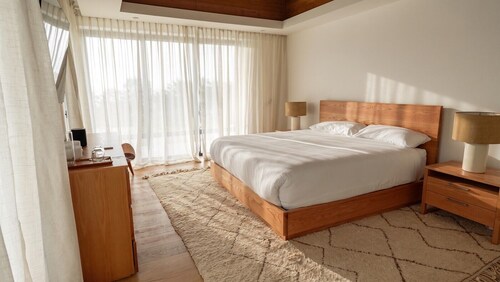 Casa Carina by Luxe Haus™ - Butlered Villa, Staff, Pool, Golf Carts