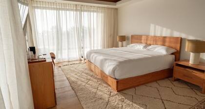 Casa Carina by Luxe Haus™ - Butlered Villa, Staff, Pool, Golf Carts
