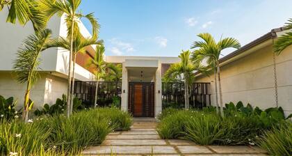 Casa Carina by Luxe Haus™ - Butlered Villa, Staff, Pool, Golf Carts