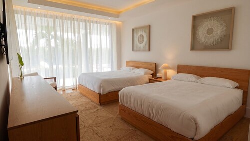 Casa Carina by Luxe Haus™ - Butlered Villa, Staff, Pool, Golf Carts