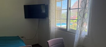 Cozy 2-bedroom bungalow in bucaro across from beach