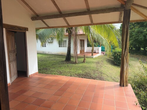 Cozy 2-bedroom bungalow in bucaro across from beach