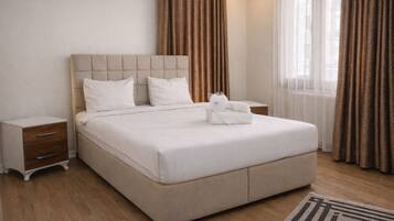 Economy Apartment | Desk, laptop workspace, WiFi (free)