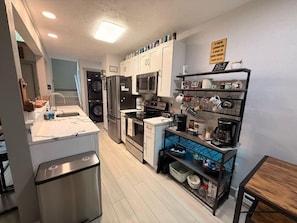 Coffee/tea maker, fridge, microwave, oven