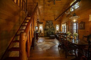 Dining - Kelly Cabin at Camp Wally | Classic Lake Cabin (Tafton)