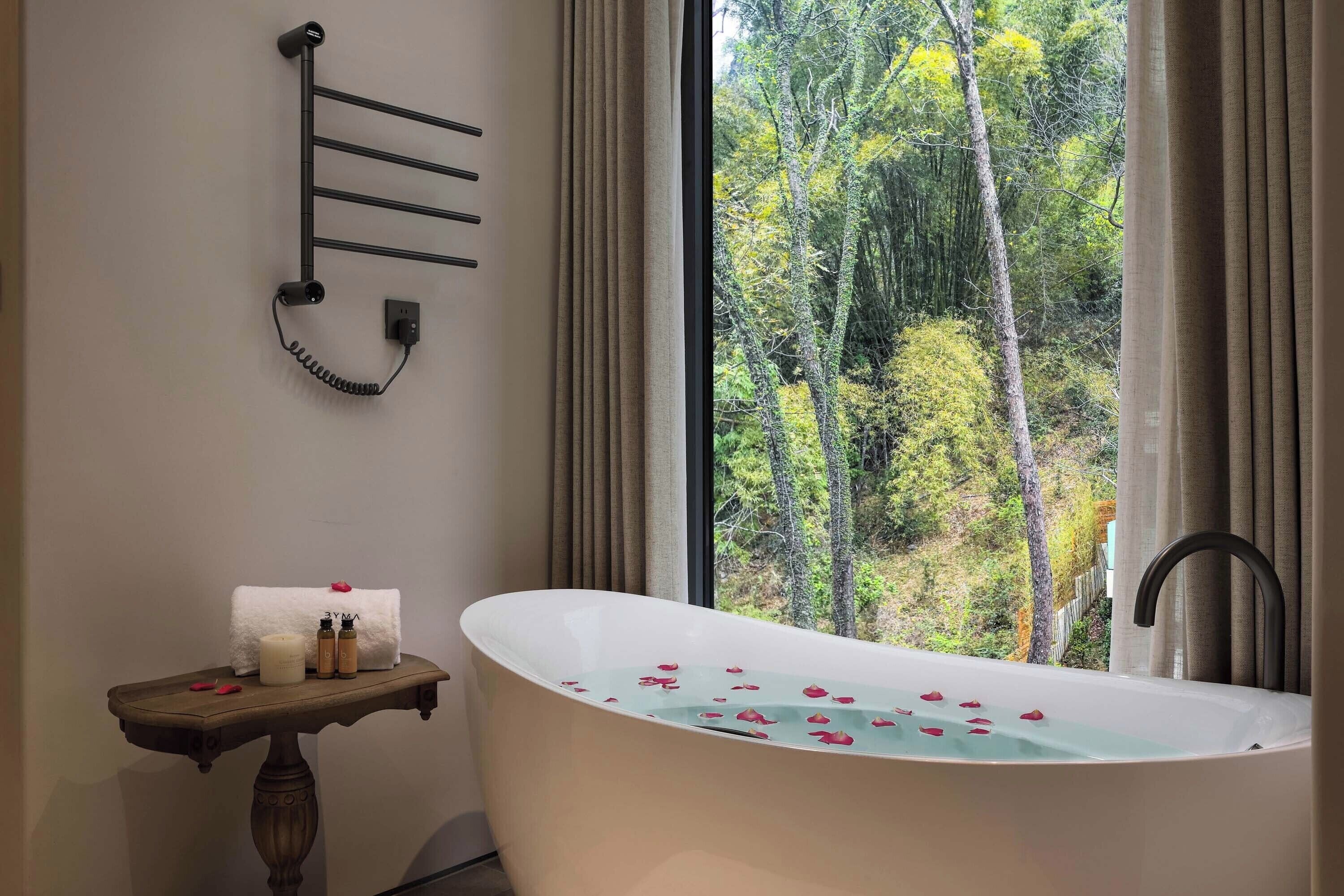 Private spa tub