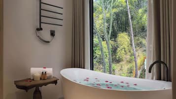 Private spa tub