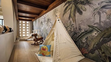 Luxury-Dreibettzimmer, Talblick | Kinder-Themenzimmer