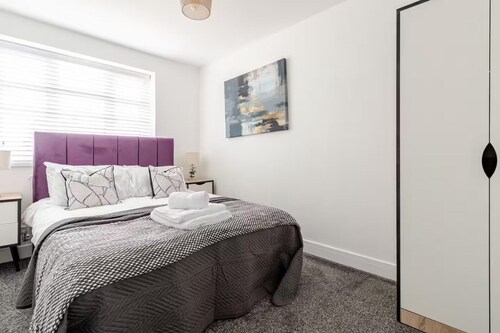 Luxurious Stockport Retreat - 4 Bedrooms