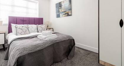 Luxurious Stockport Retreat - 4 Bedrooms