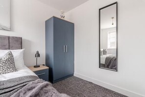 4 chambres, fer et planche à repasser, accès au Wi-Fi (inclus)