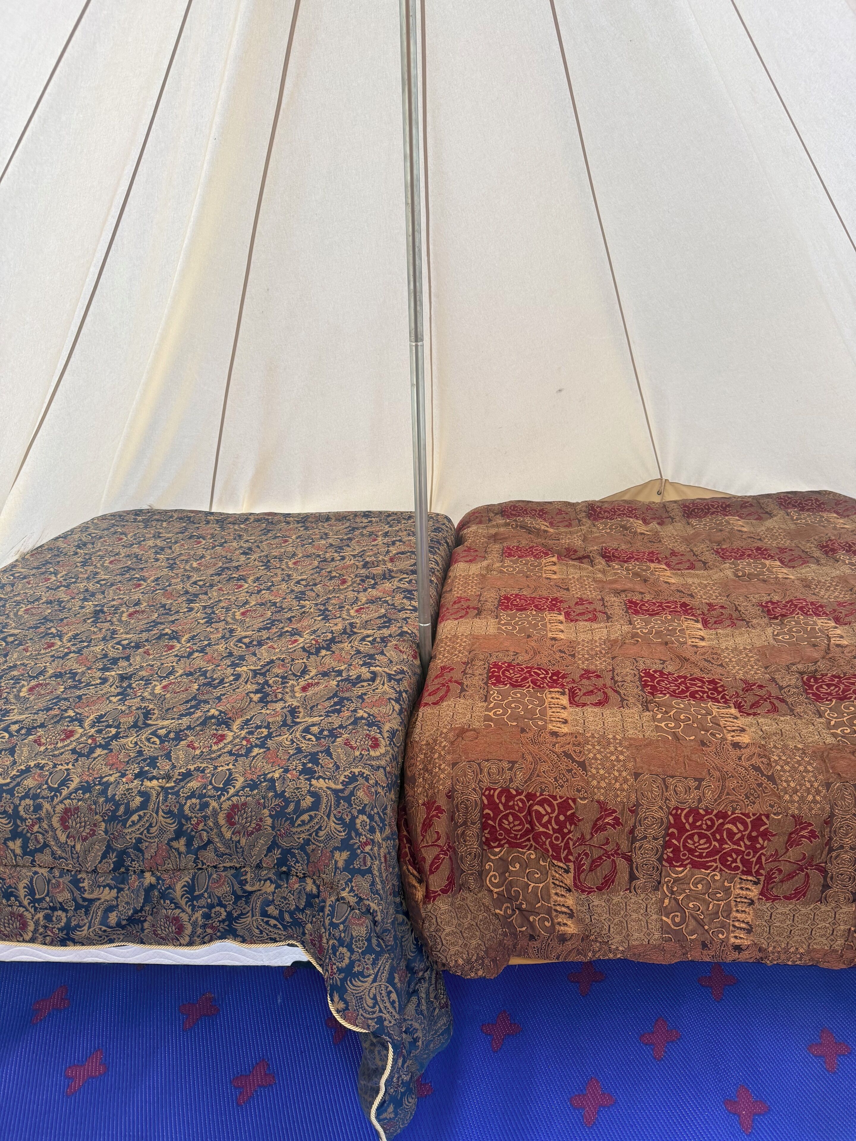 1 bedroom, bed sheets