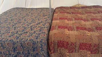1 bedroom, bed sheets