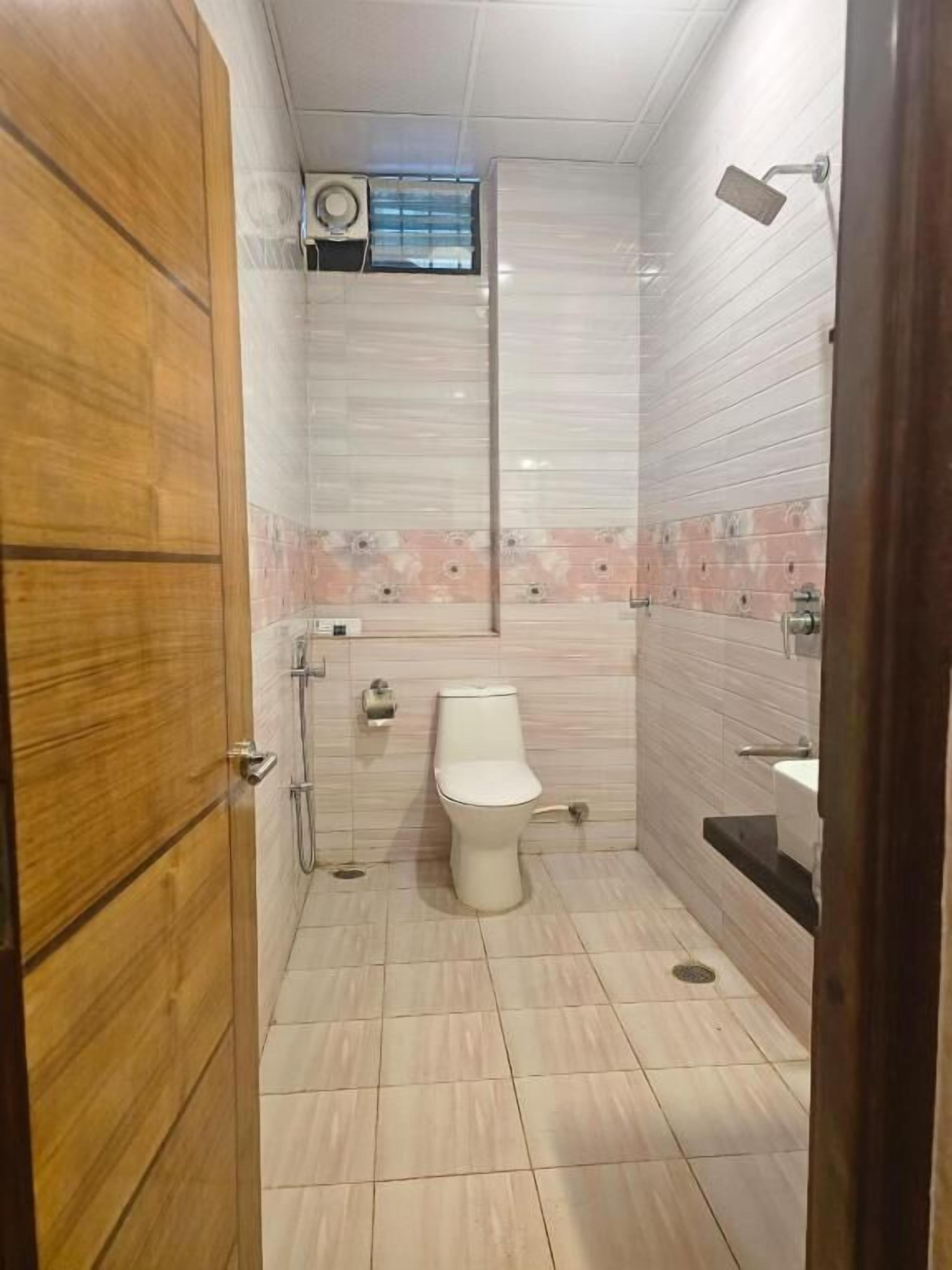 Free toiletries, bidet, towels, soap