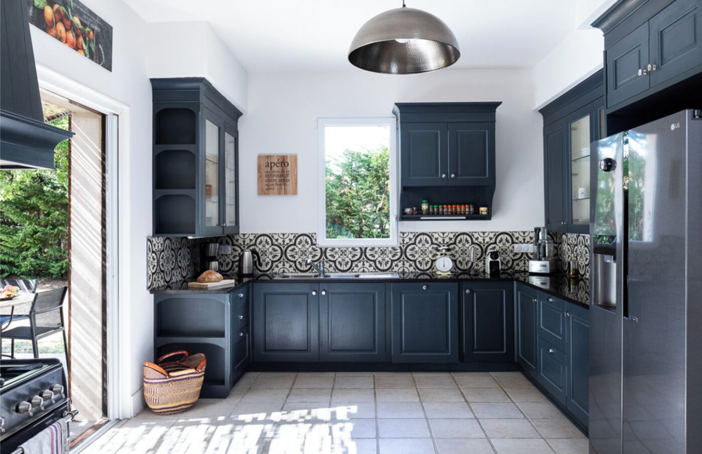 Fridge, microwave, stovetop, electric kettle