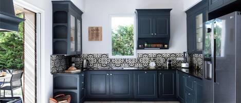 Fridge, microwave, stovetop, electric kettle