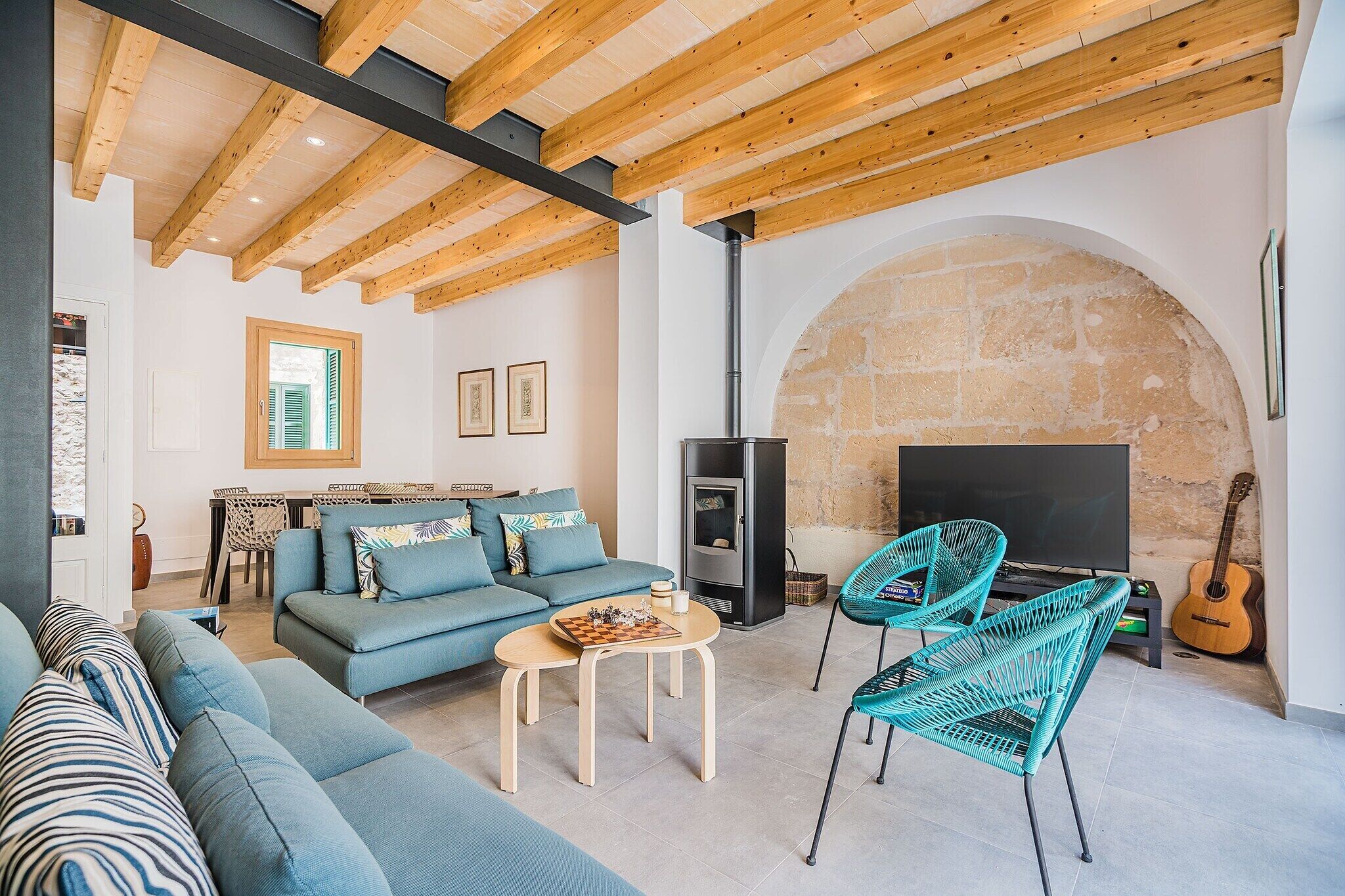 Smart TV, fireplace