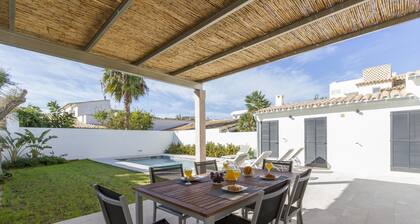 Beachfront Villa with Pool, Puerto Pollença