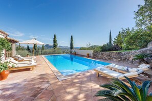 A swimming pool with lounge chairs and a pergola. - Elegant Villa witj Heated Pool, Pollença (Pollensa / Pollença)