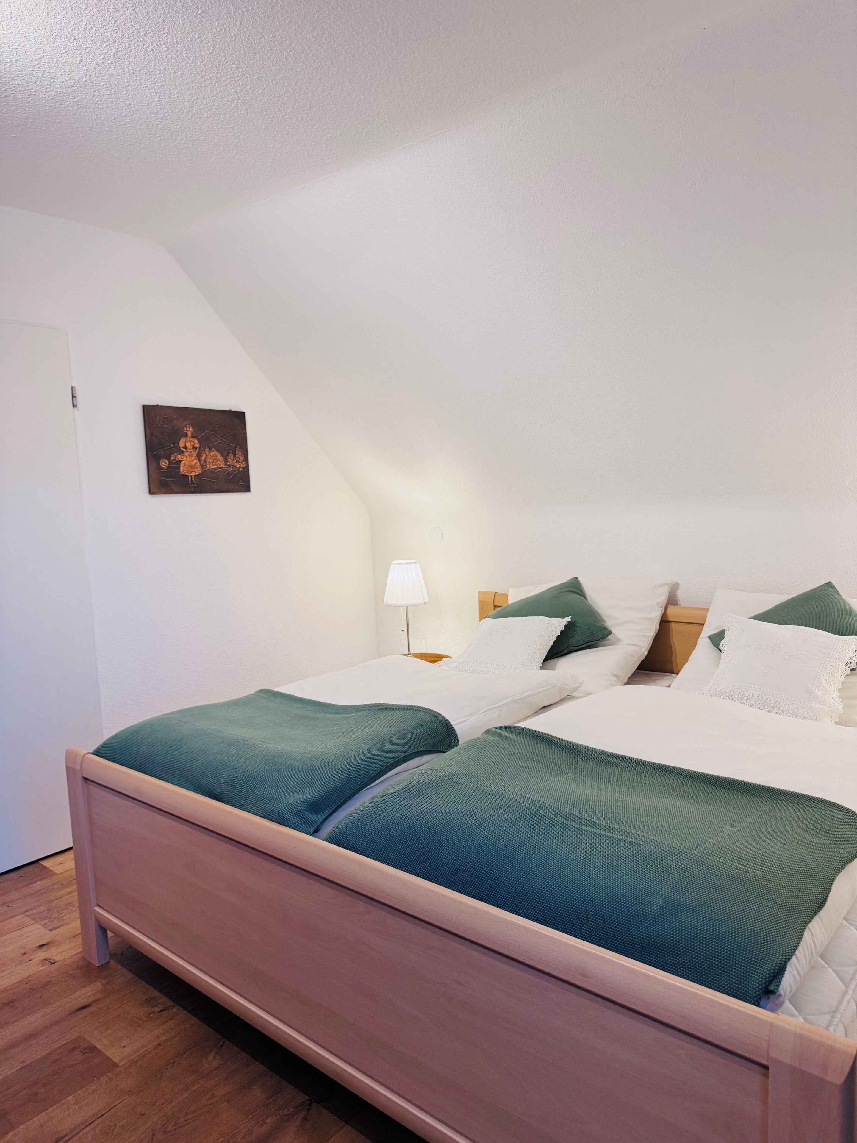 2 bedrooms, travel crib, WiFi (free), bed sheets
