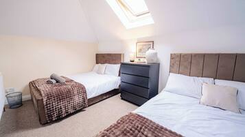 3 bedrooms, desk, iron/ironing board, WiFi
