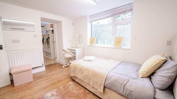3 bedrooms, desk, iron/ironing board, WiFi