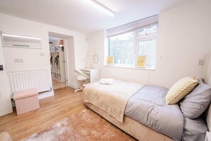 3 slaapkamers, een bureau, een strijkplank/strijkijzer, wifi