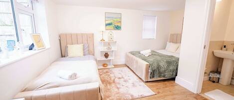 3 bedrooms, desk, iron/ironing board, WiFi