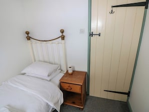 2 bedrooms, free WiFi, individually decorated, individually furnished - Swallow Cottage (Cowbridge)