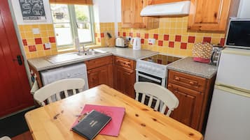 Batterie de cuisine, vaisselle et ustensiles