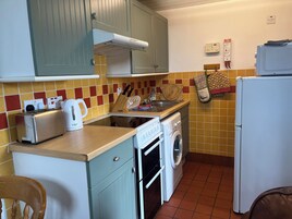 Cookware/dishes/utensils