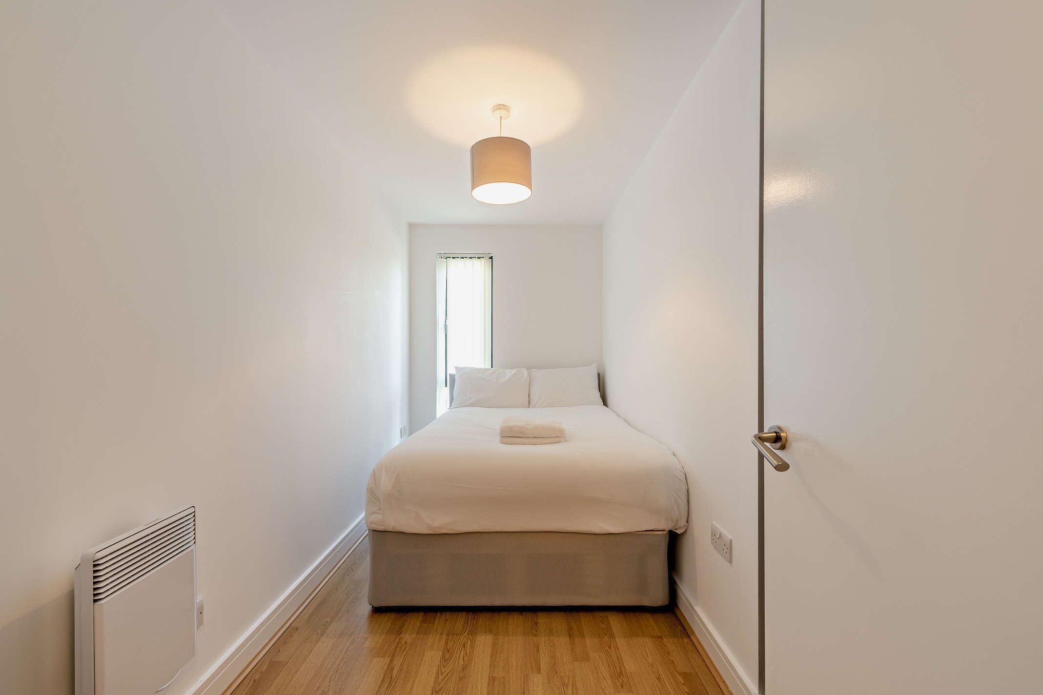 2 bedrooms, desk, iron/ironing board, WiFi
