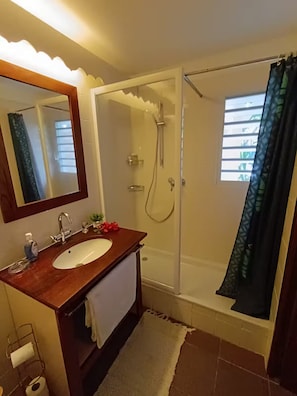 Appartement Confort, vue mer | Salle de bain