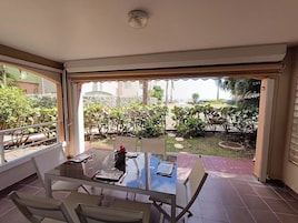 Comfort Apartment, Sea View | Tempat makan