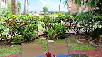 Apartamento Confort, vistas al mar | Restaurante al aire libre
