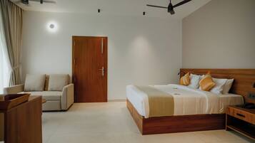 Habitación superior con 1 cama matrimonial o 2 individuales, balcón, vista al jardín | Escritorio, wifi gratis y ropa de cama