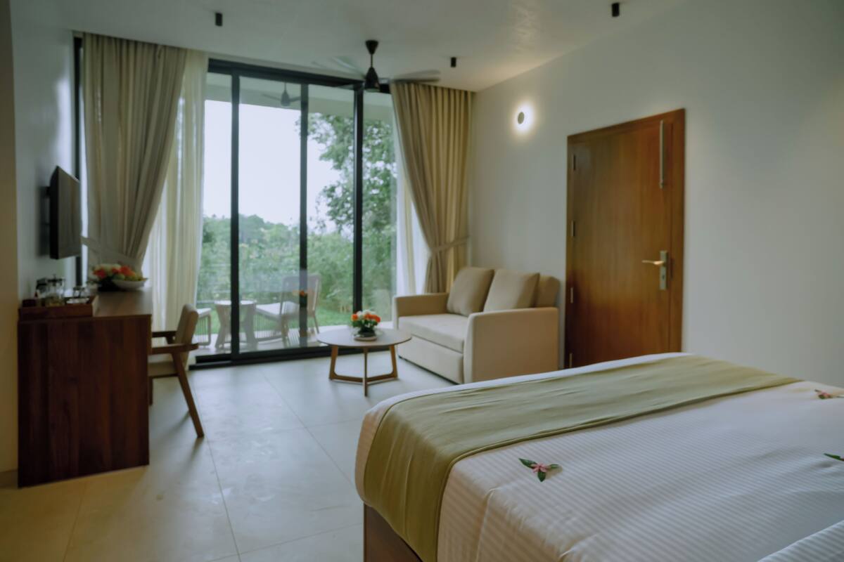 Quarto casal ou duplo superior, sacada, vista para o jardim | Escrivaninha, Wi-Fi de cortesia, roupa de cama
