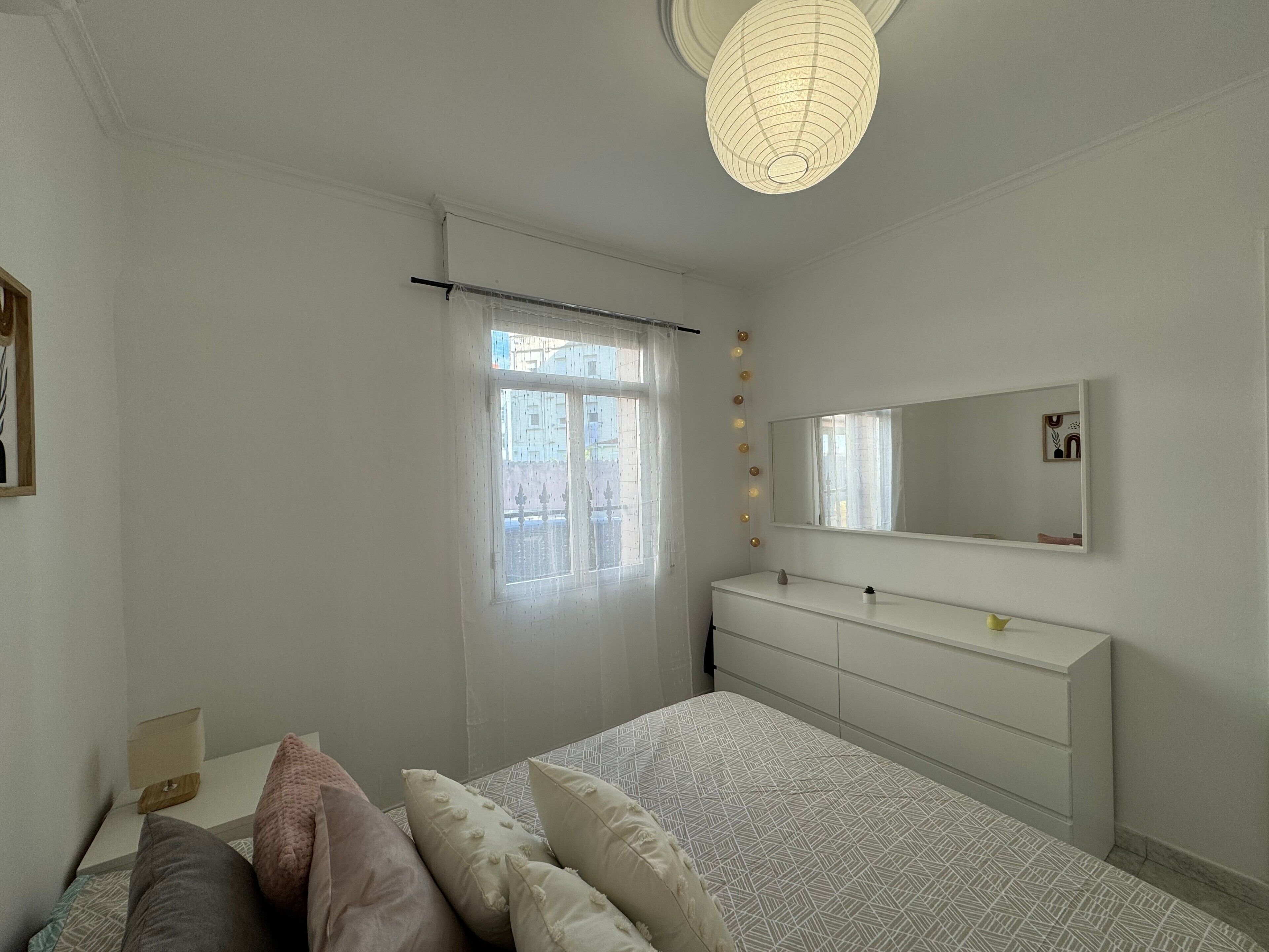 2 dormitorios, tabla de planchar con plancha, wifi y ropa de cama