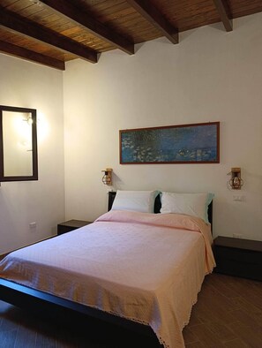 Iron/ironing board, travel cot, free WiFi, bed sheets - Shadows of Stone - Historic Mansion (Melendugno)