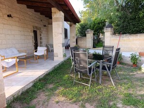 Outdoor dining - Shadows of Stone - Historic Mansion (Melendugno)