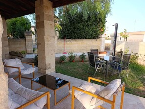 Outdoor dining - Shadows of Stone - Historic Mansion (Melendugno)