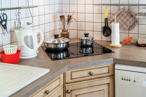 Private kitchen - Modern flat in Mountain Village (Le Monetier les Bains)