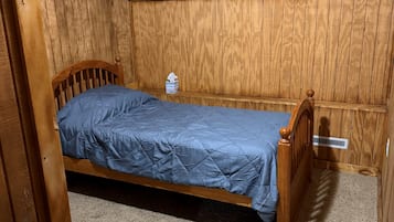 3 bedrooms, bed sheets
