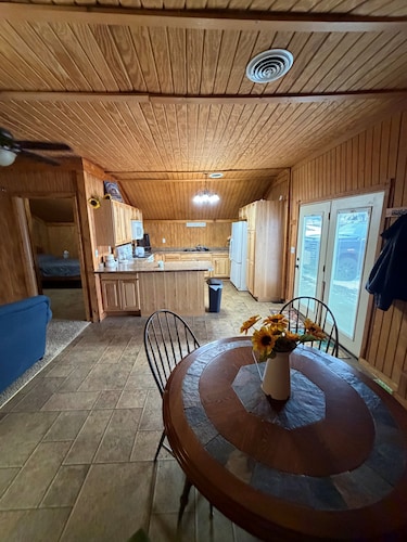 3-bedroom cabin in Big Stone City