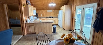 3-bedroom cabin in Big Stone City