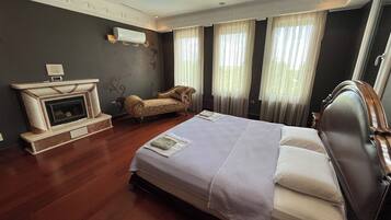 Iron/ironing board, bed sheets