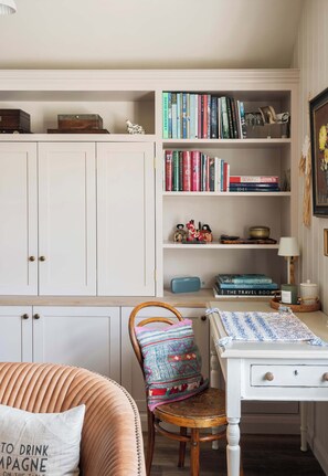 Interior - Stylish Sydney Wharf | Free Parking | Sleeps 4 (Bath)